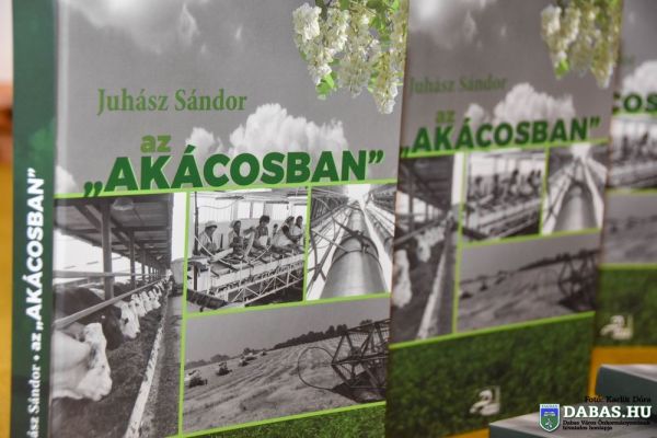 Juhász Sándor Az Akácosban című könyvének bemutatója