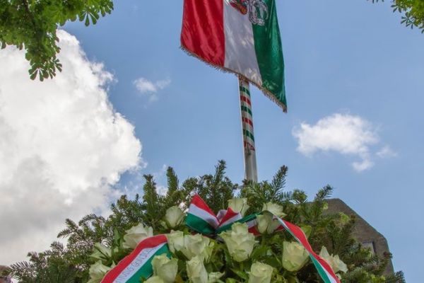 99 éve határtalan fájdalom