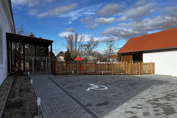 Pöttöm Kastély Mini Bölcsőde