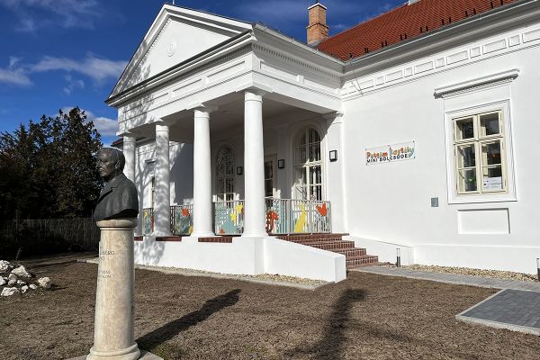 Pöttöm Kastély Mini Bölcsőde