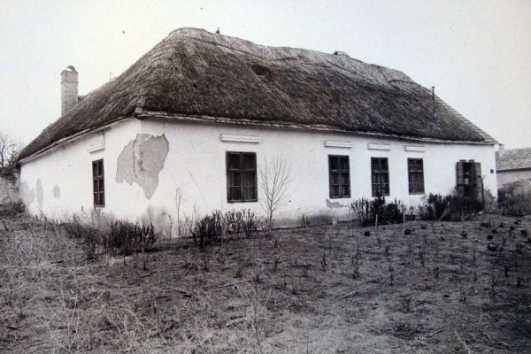 Zlinszky Elek életútja és síremléke