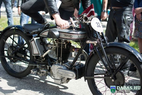 Motoros rally a Gyóni Betonon