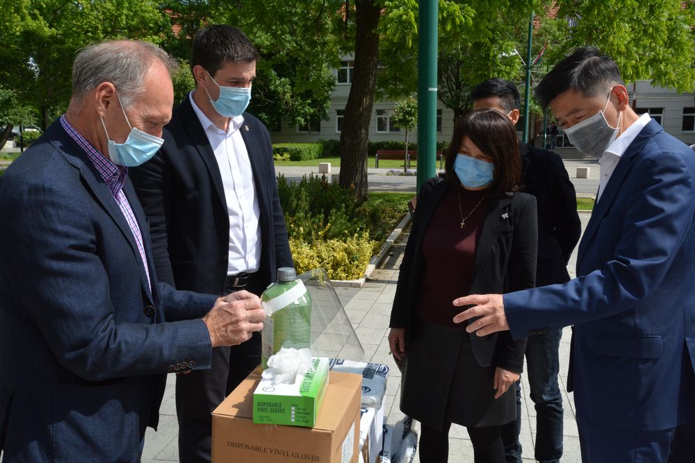 Kínai Evangélikus gyülekezet adománya